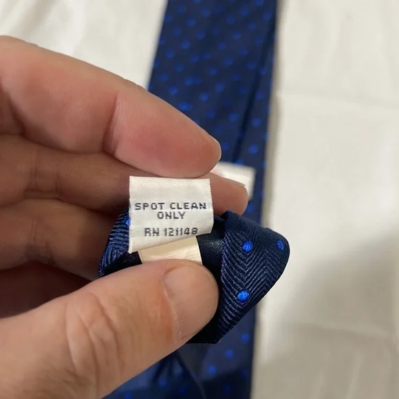 I of men’s dark and light blue tie 3.25”Wx 58”L like new very executive looking - Picture 6 of 8